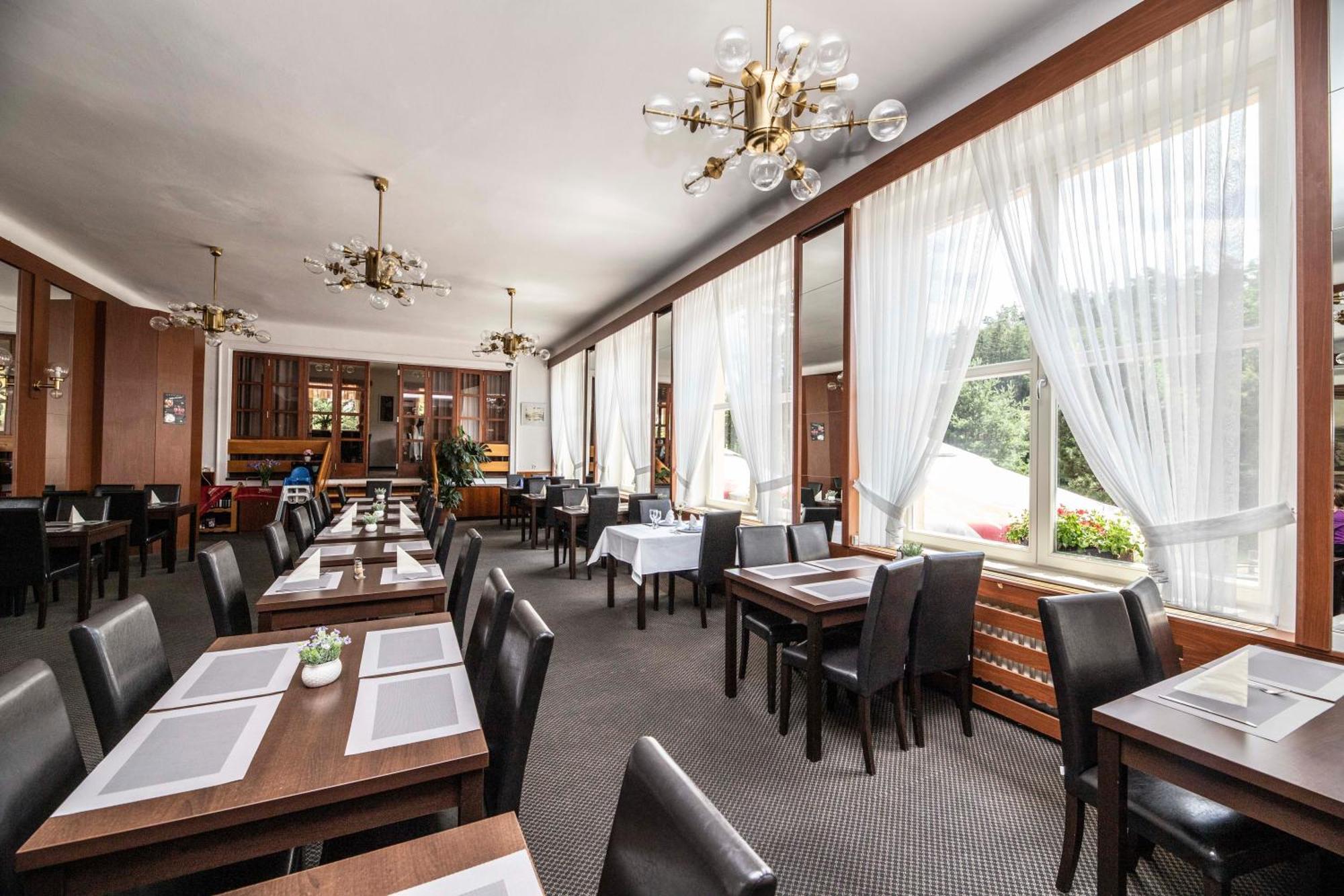 Parkhotel Skalni Mesto Jičín Екстериор снимка