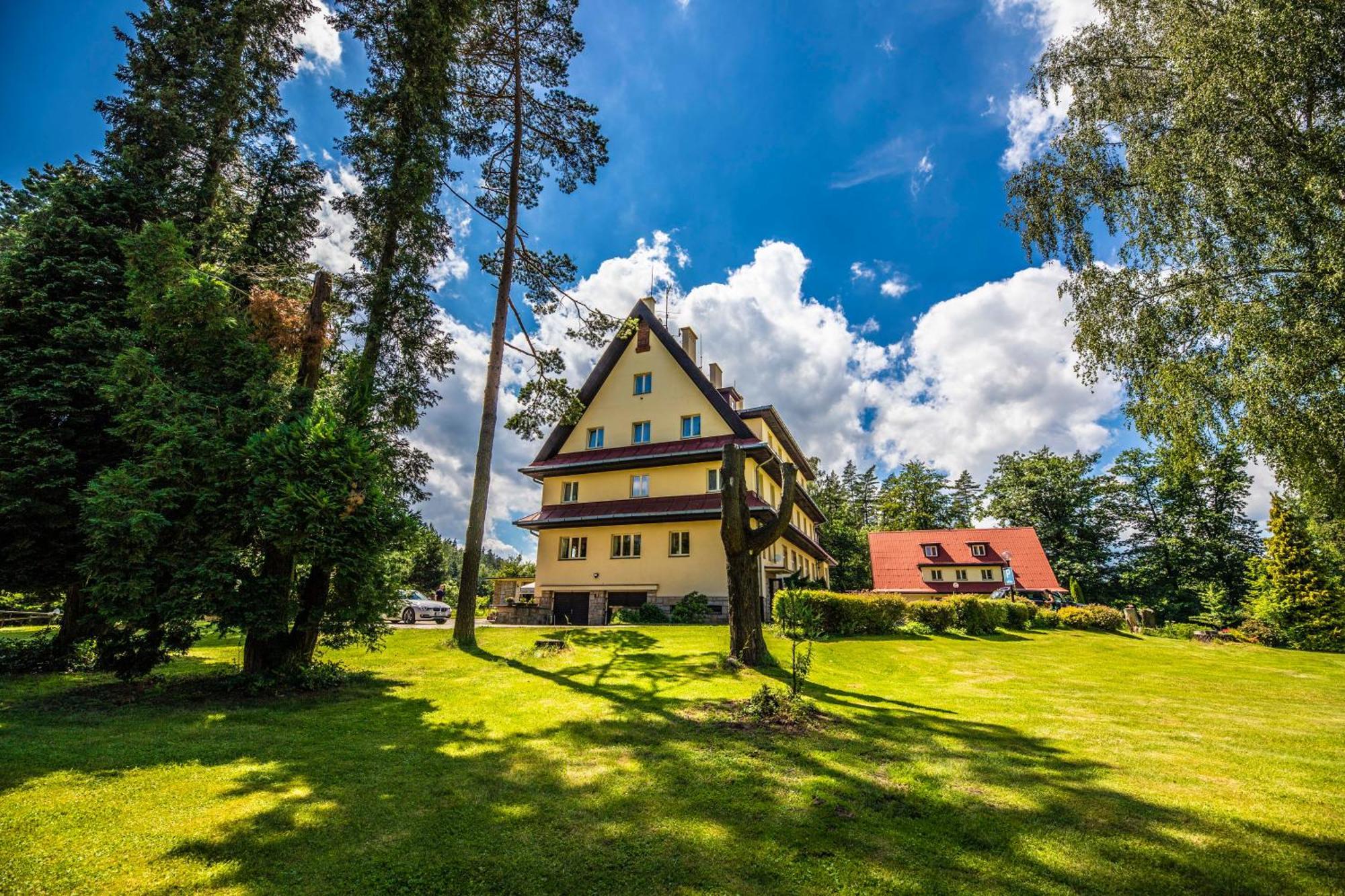 Parkhotel Skalni Mesto Jičín Екстериор снимка