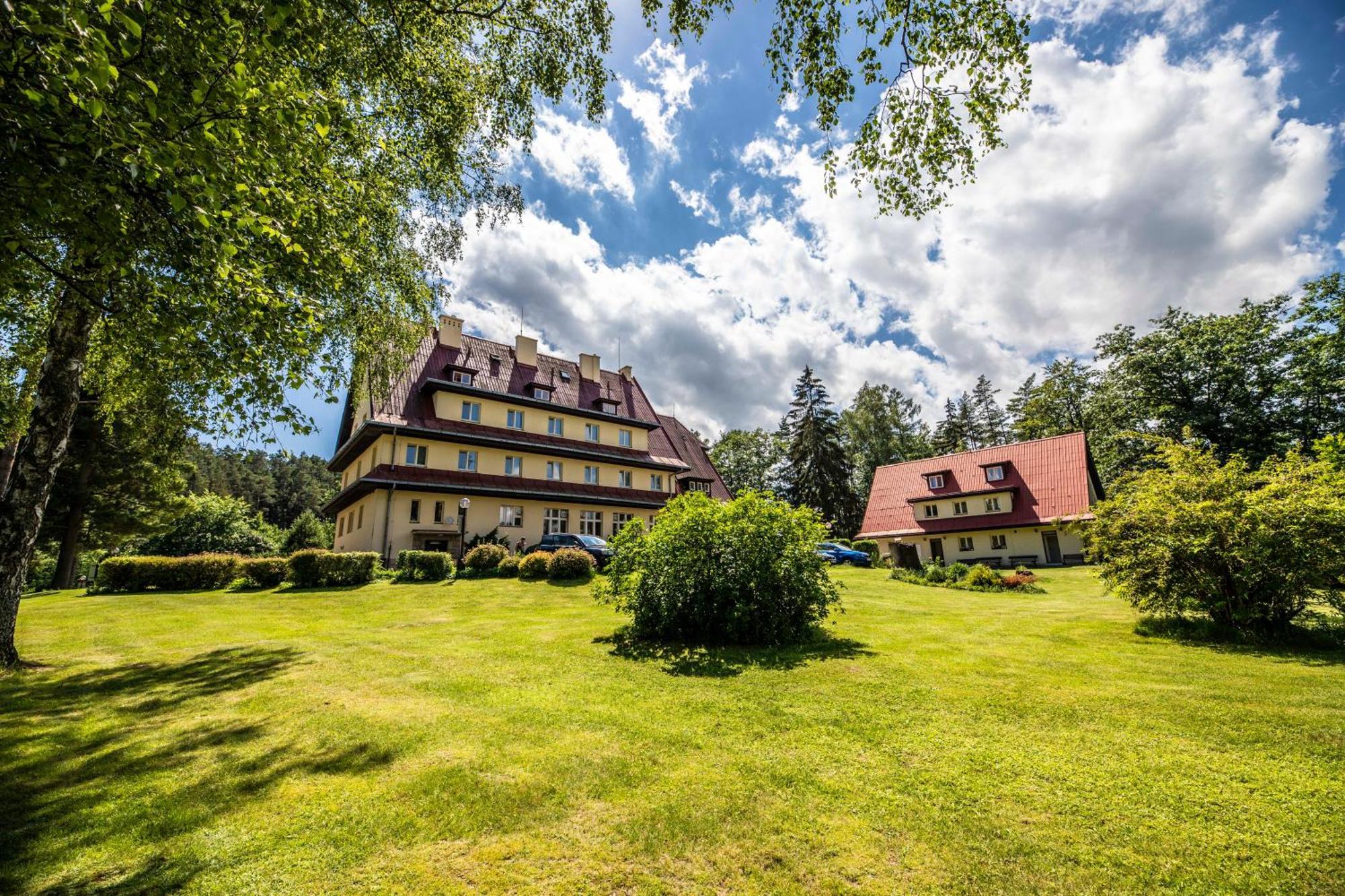 Parkhotel Skalni Mesto Jičín Екстериор снимка