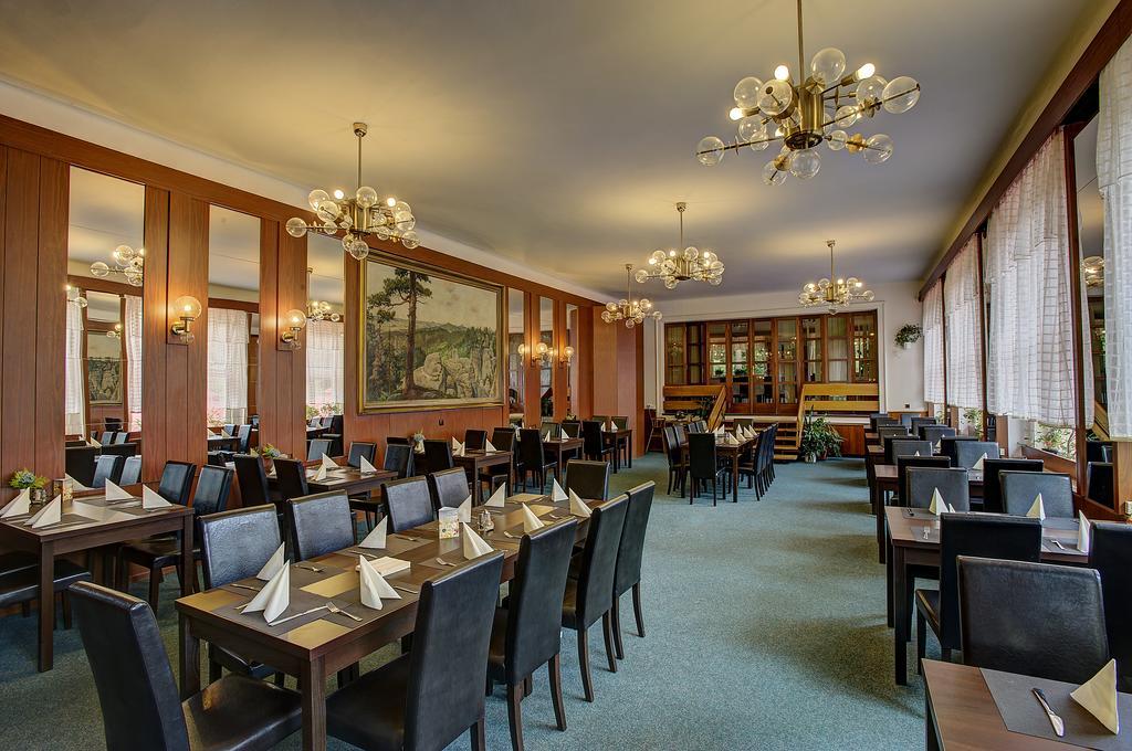Parkhotel Skalni Mesto Jičín Екстериор снимка